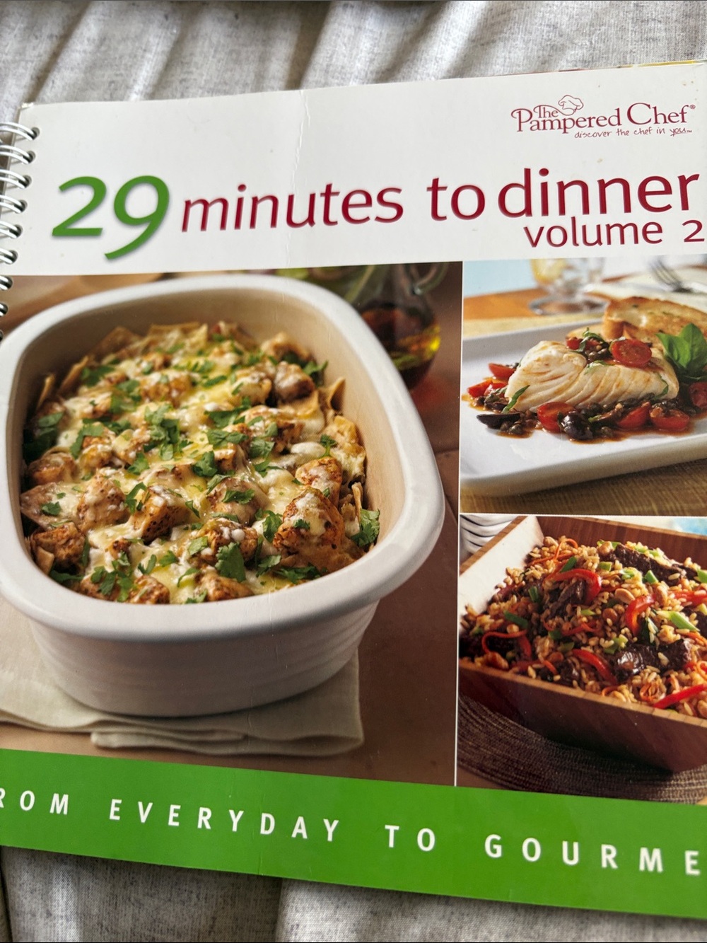 Pampered Chef 29 Minutes to Dinner Volume 2 Cookbook - Green, White, Red